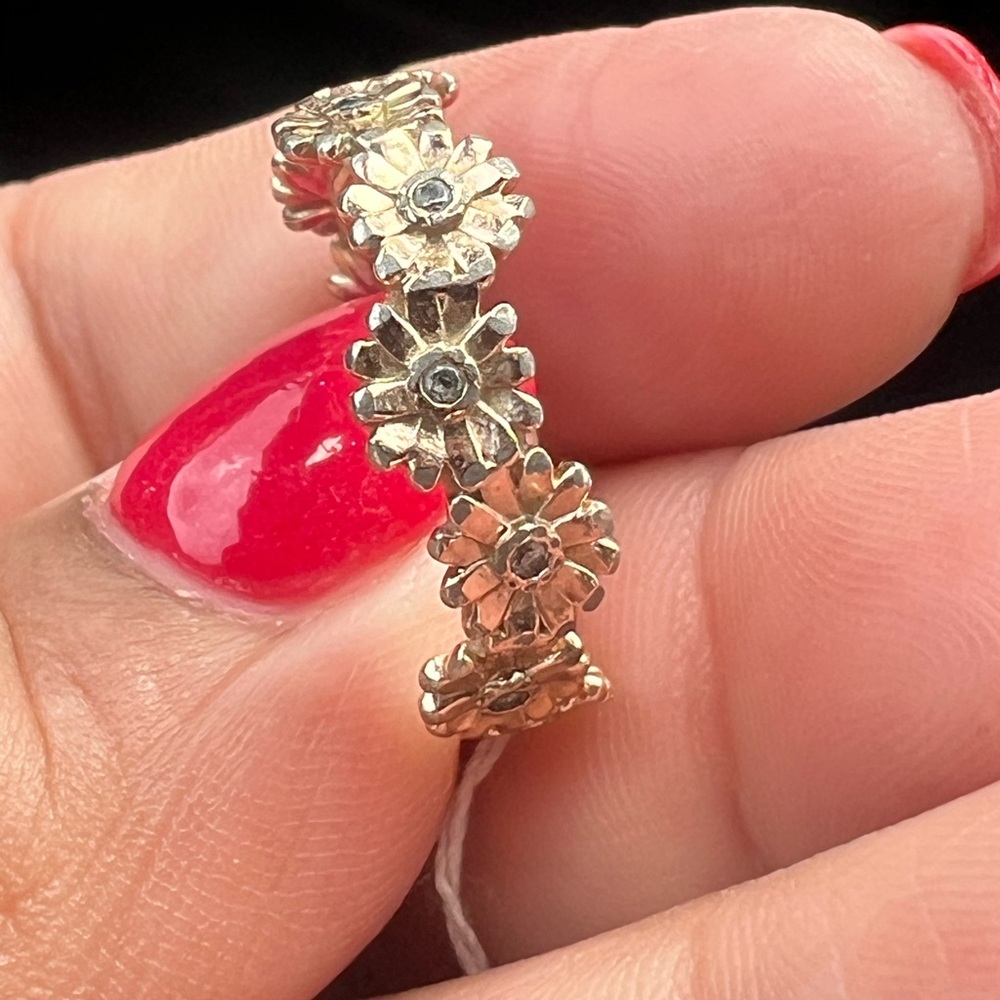 Pandora Gold and Silver Daisy Ring - Picture 14 of 15